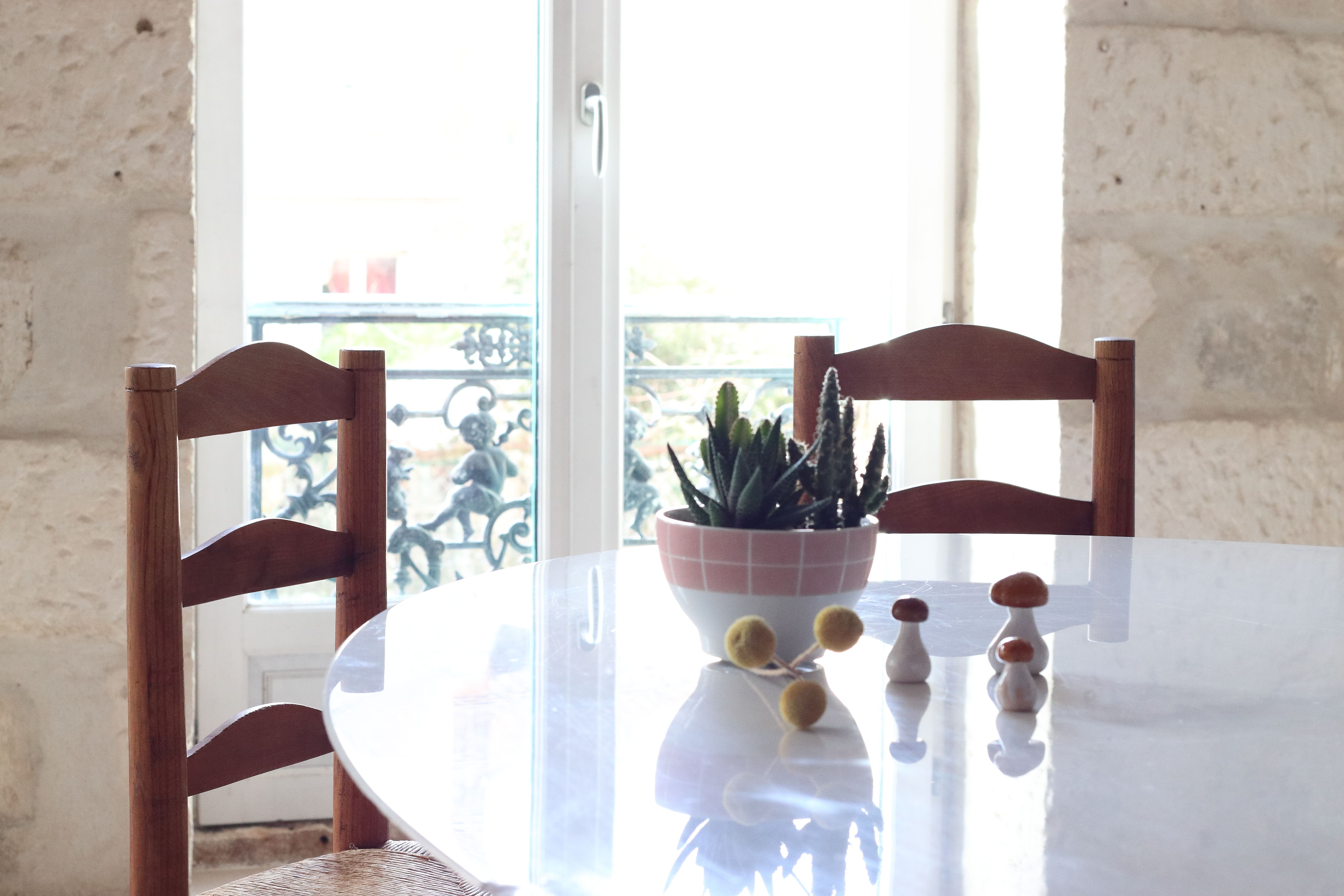 Set of six 1950s chairs in solid wood and straw