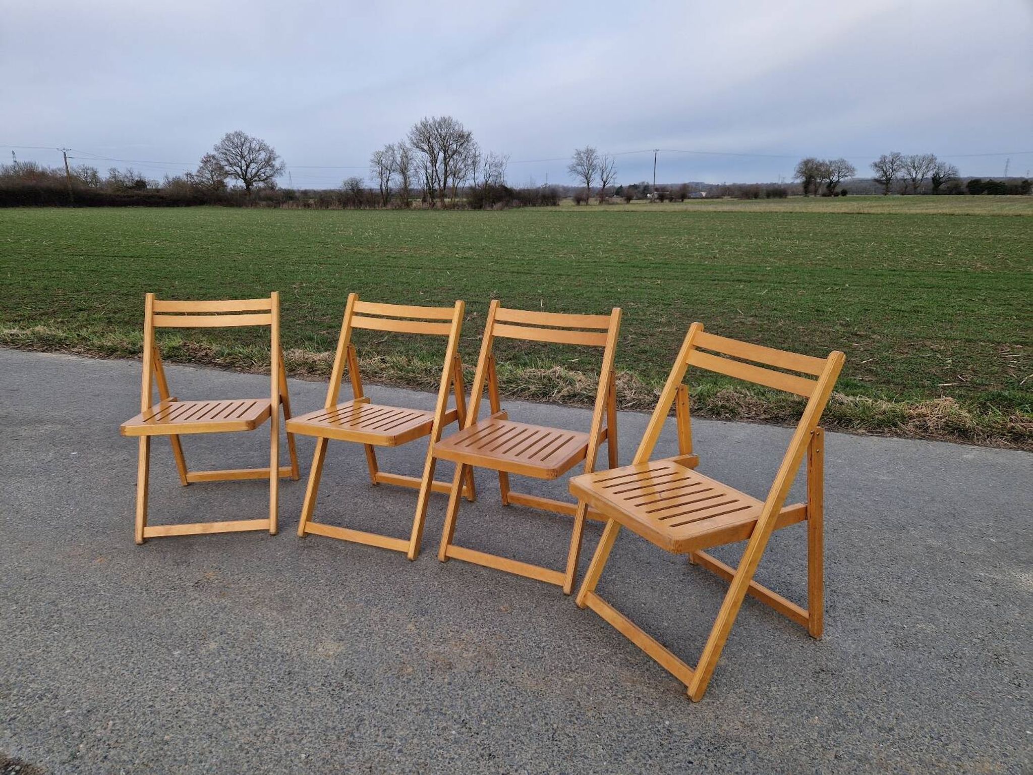 Set of 4 Folding Chairs in Wood and Plywood