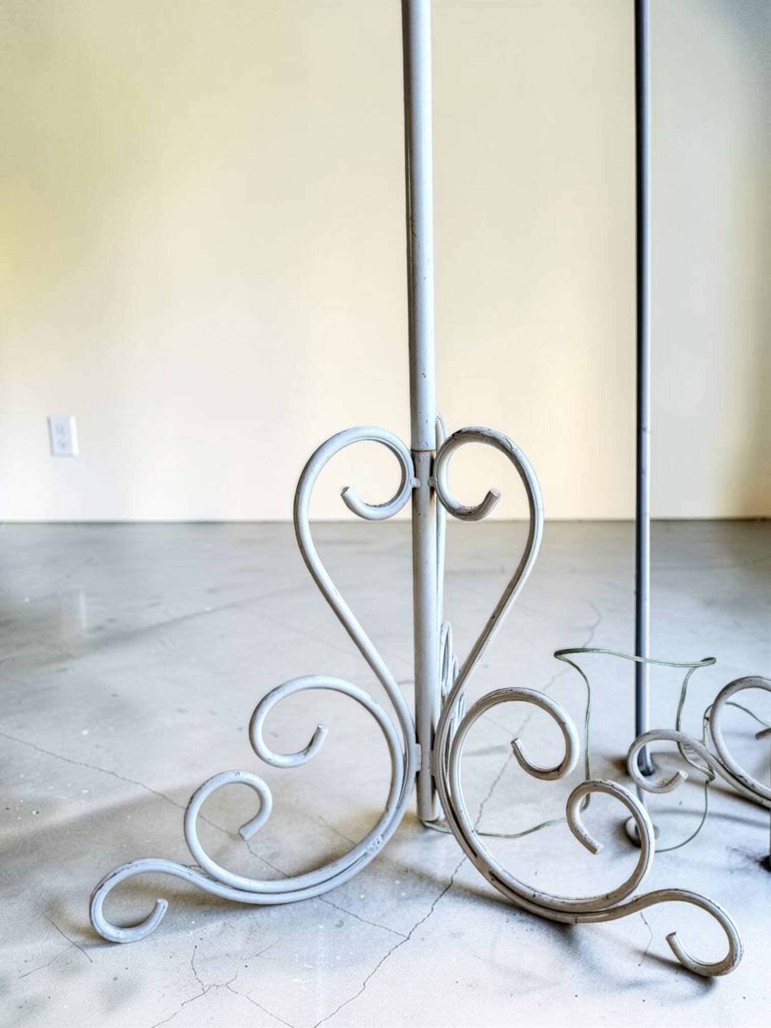 Wrought iron floor lamp (*2)