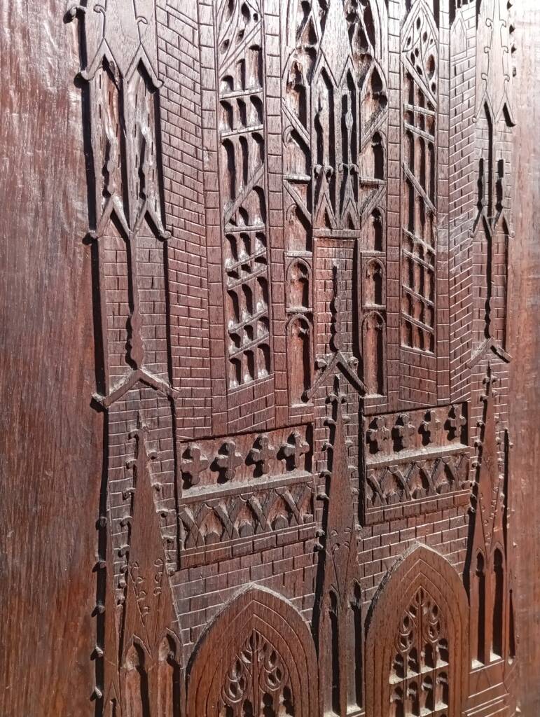 Grand panneau sculpté façade cathédrale Caudebec