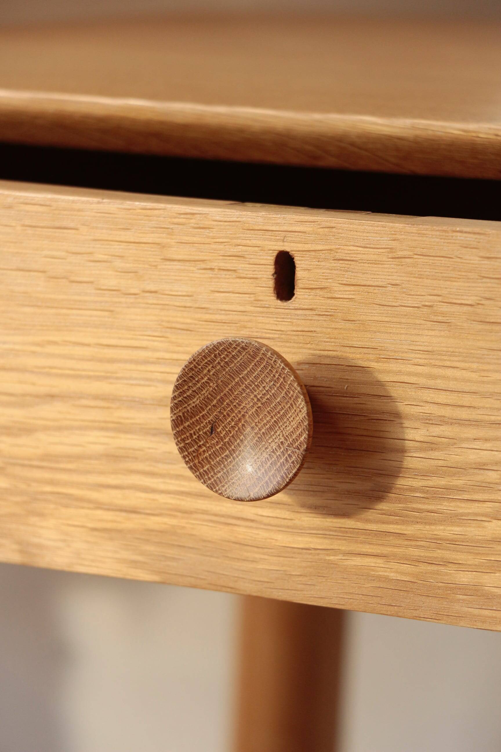 Console Vintage en Chêne Massif – Pieds Fuseaux & 2 Tiroirs