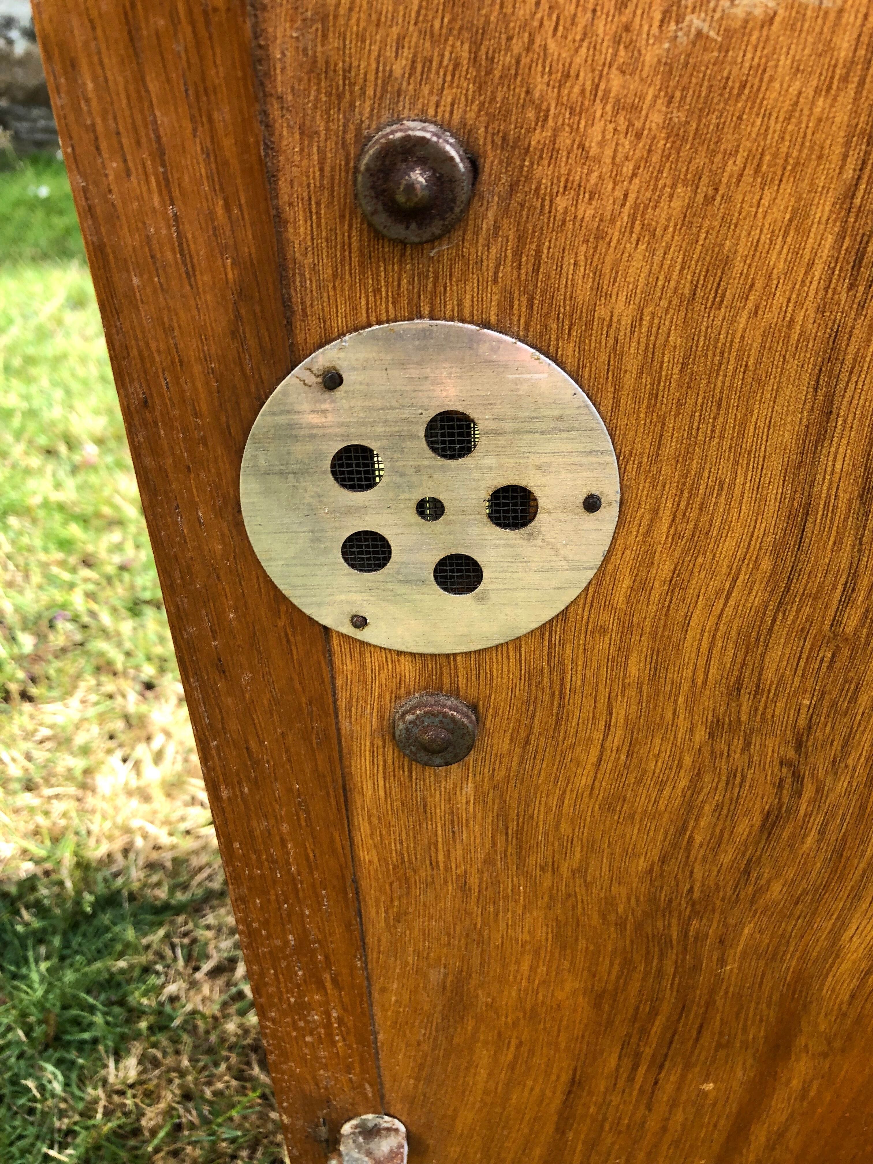 Buffet Mado vintage à 2 portes et 1 tirette en cp chêne.