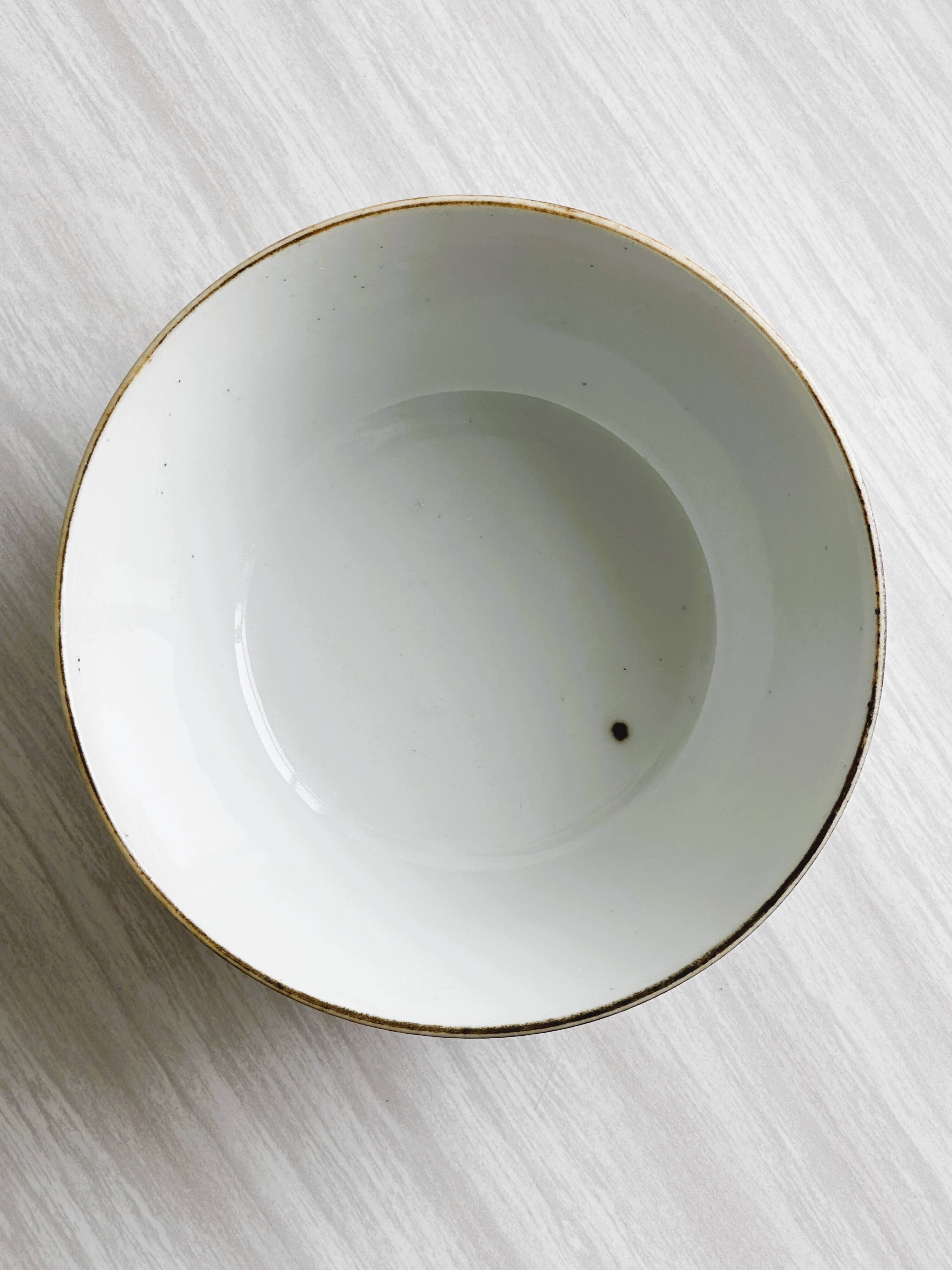 Porcelain bowl with rooster motif