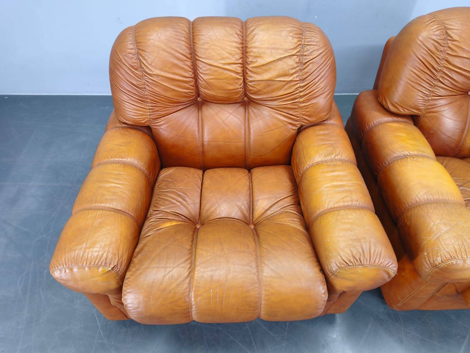 Pair of modern Italian armchairs from the mid-20th century, cognac leather, 1970.