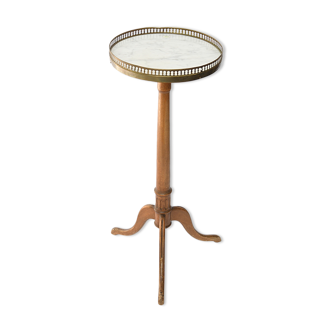 Tripod pedestal table