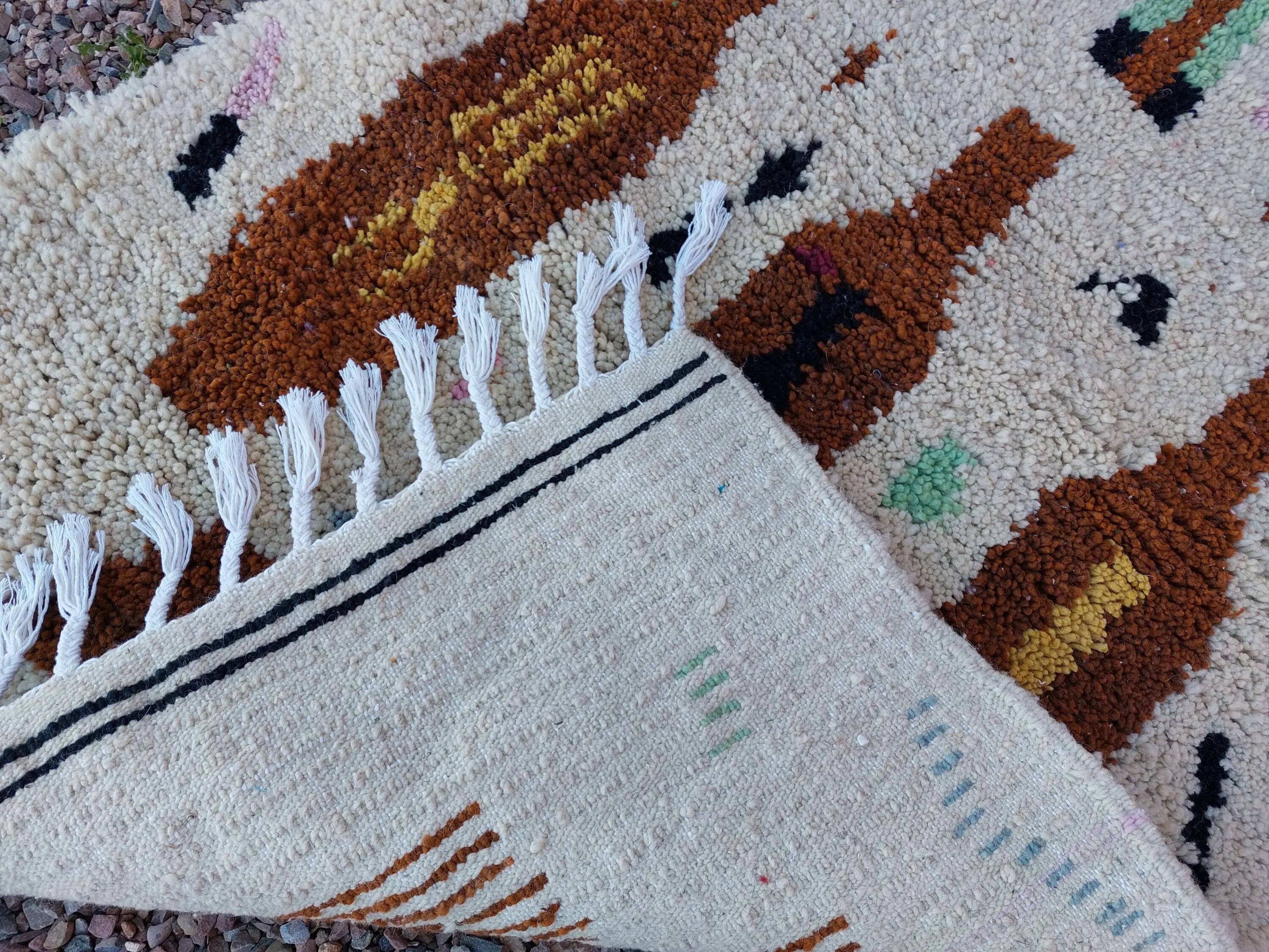 Moroccan handwoven wool rug, 250x150 cm, traditional style.