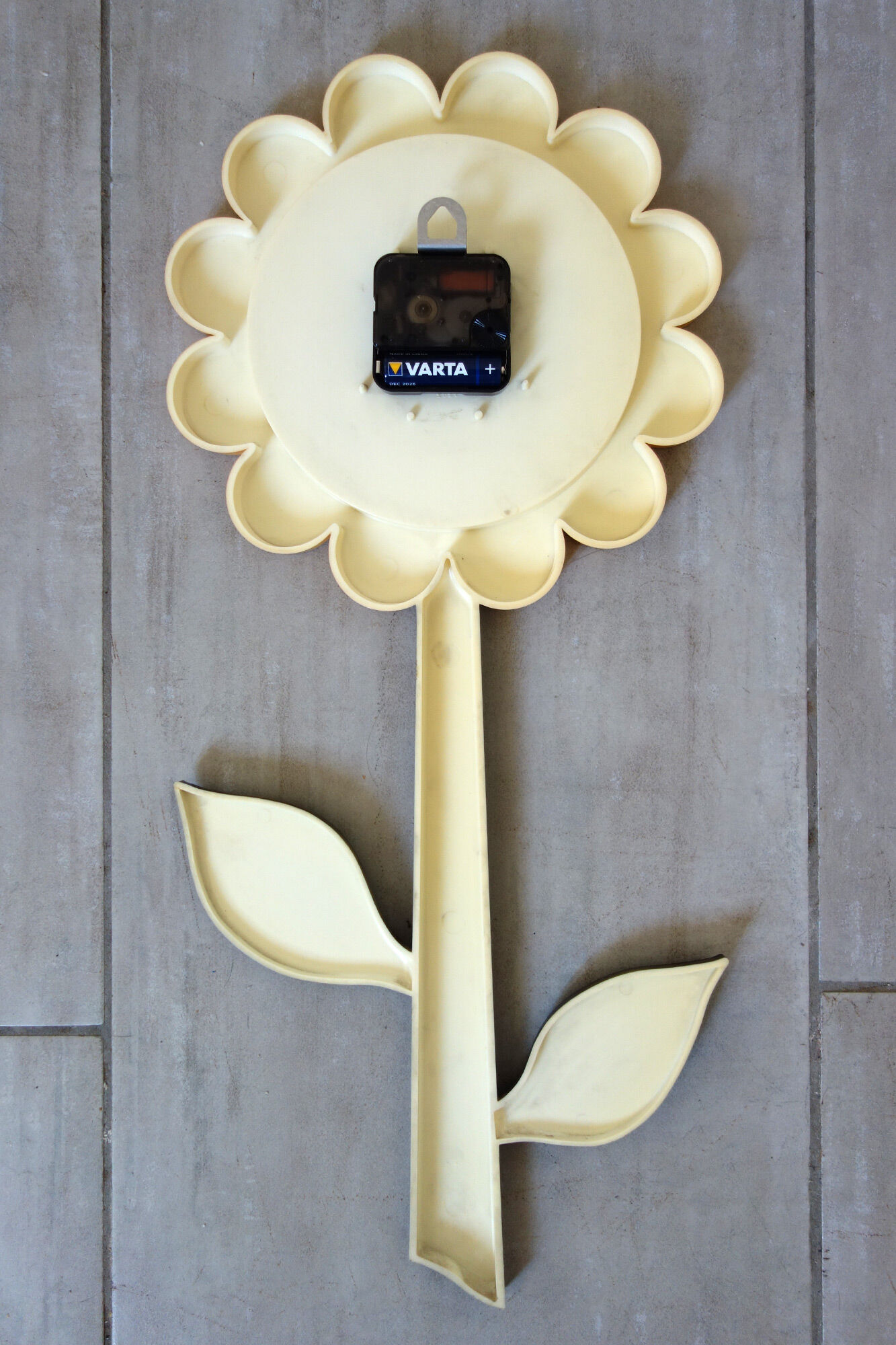Vintage Kiva flower wall clock