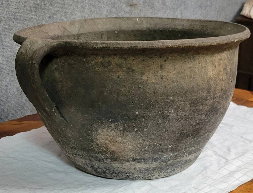 Old traditional Kabyle / Berber terracotta pottery, 16th century