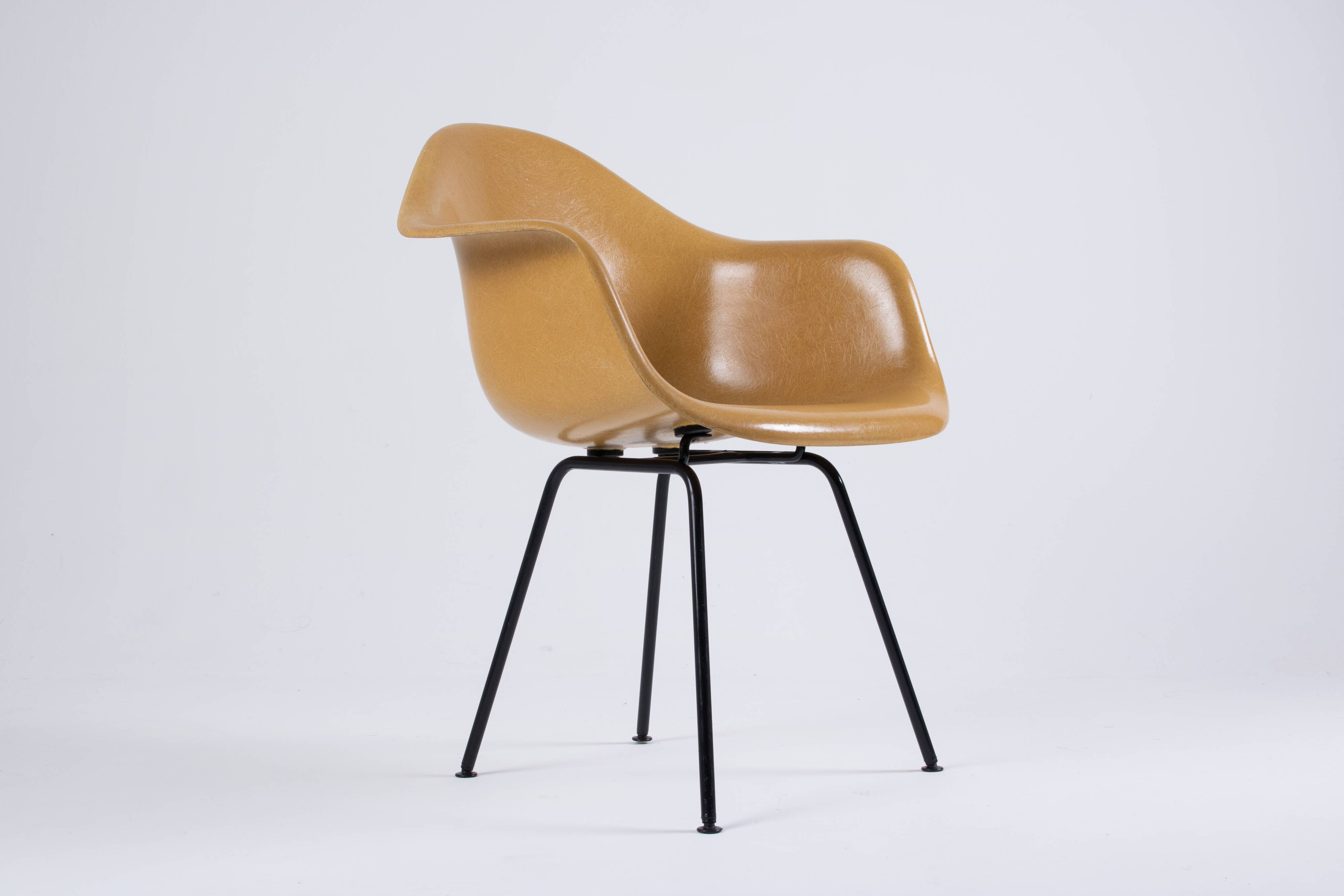 DAX Eames in fibreglass – Light Ochre – Herman Miller / Vitra – circa 19