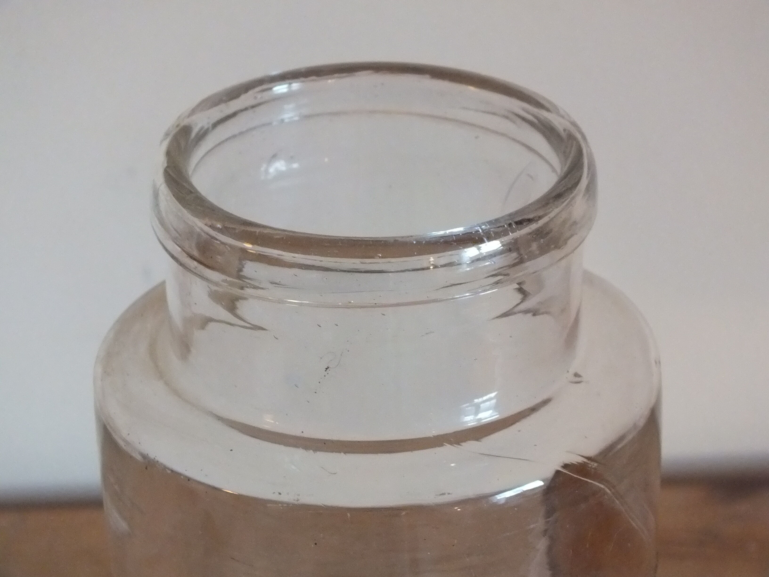 Old medicine jar - glass apothecary: Saponaria root