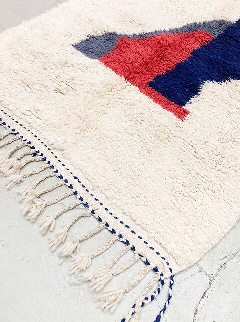 Traditional handmade azilal rug size 150 x 250 cm
