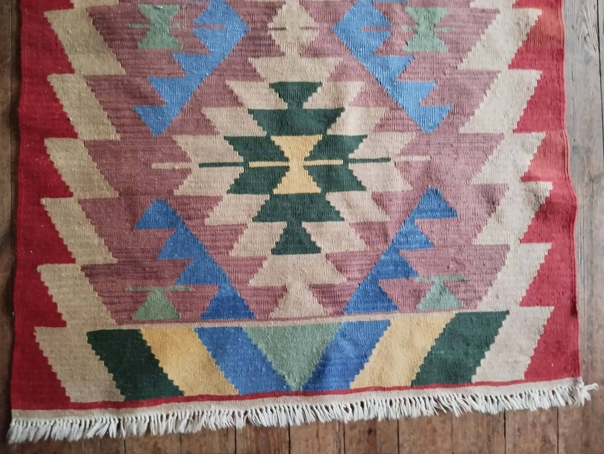 Handmade Persian Qashqai rug 165x115cm