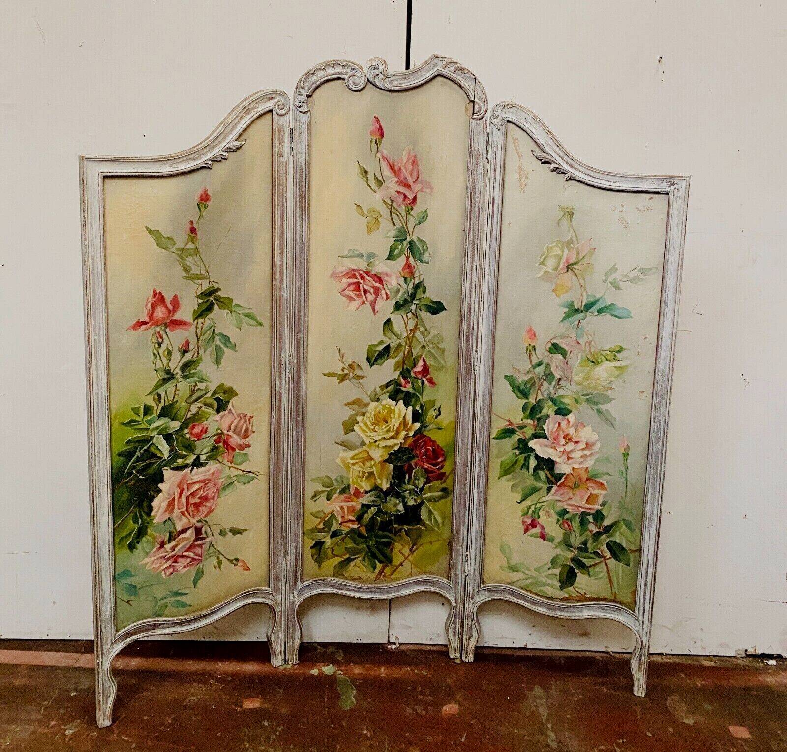 Screen has three Louis XV style panels in patinated wood XX century