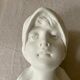 Buste de jeune fille en plâtre