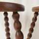 Paire de tabourets tripode en bois tourné