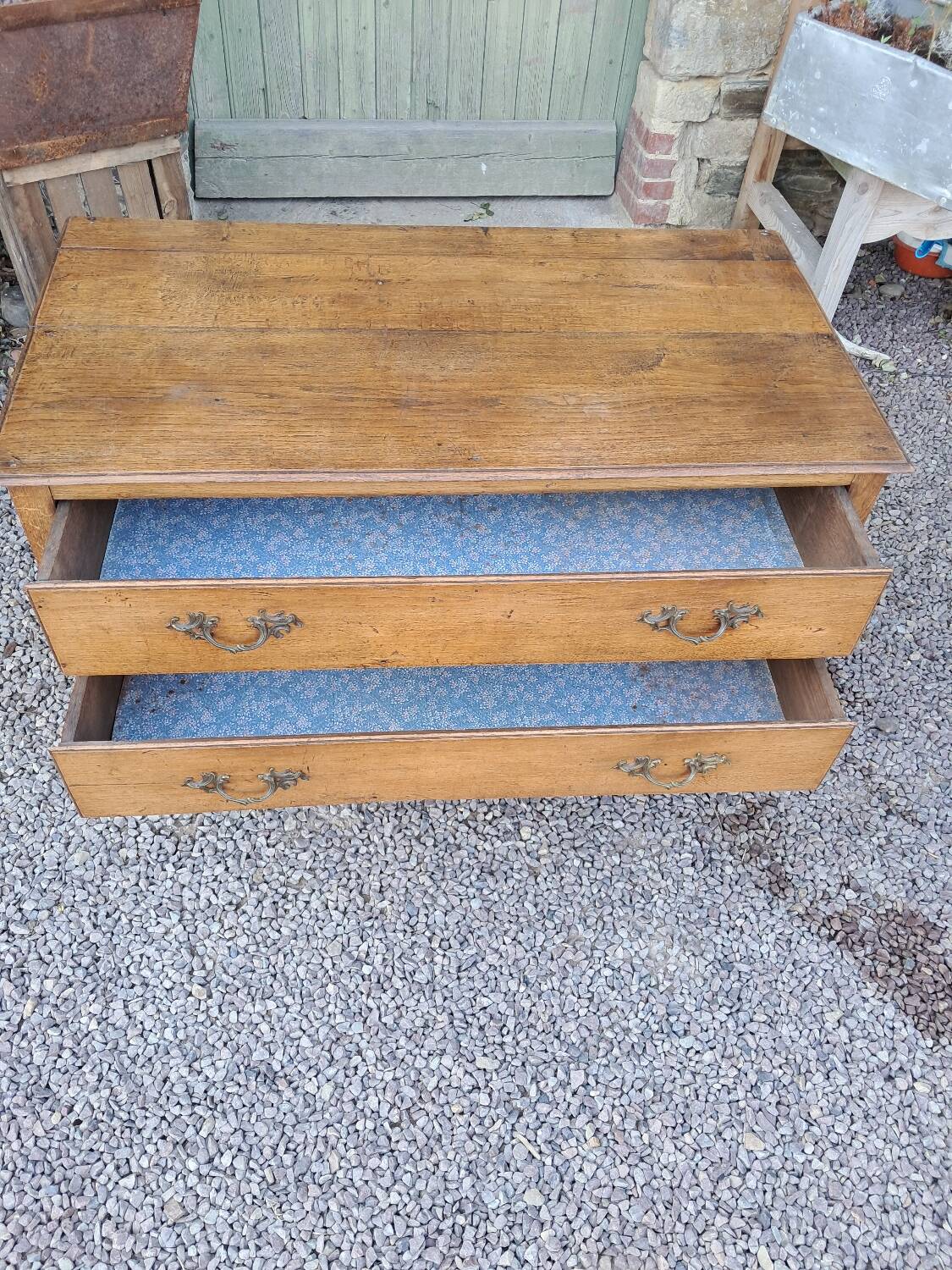 Old chest of drawers