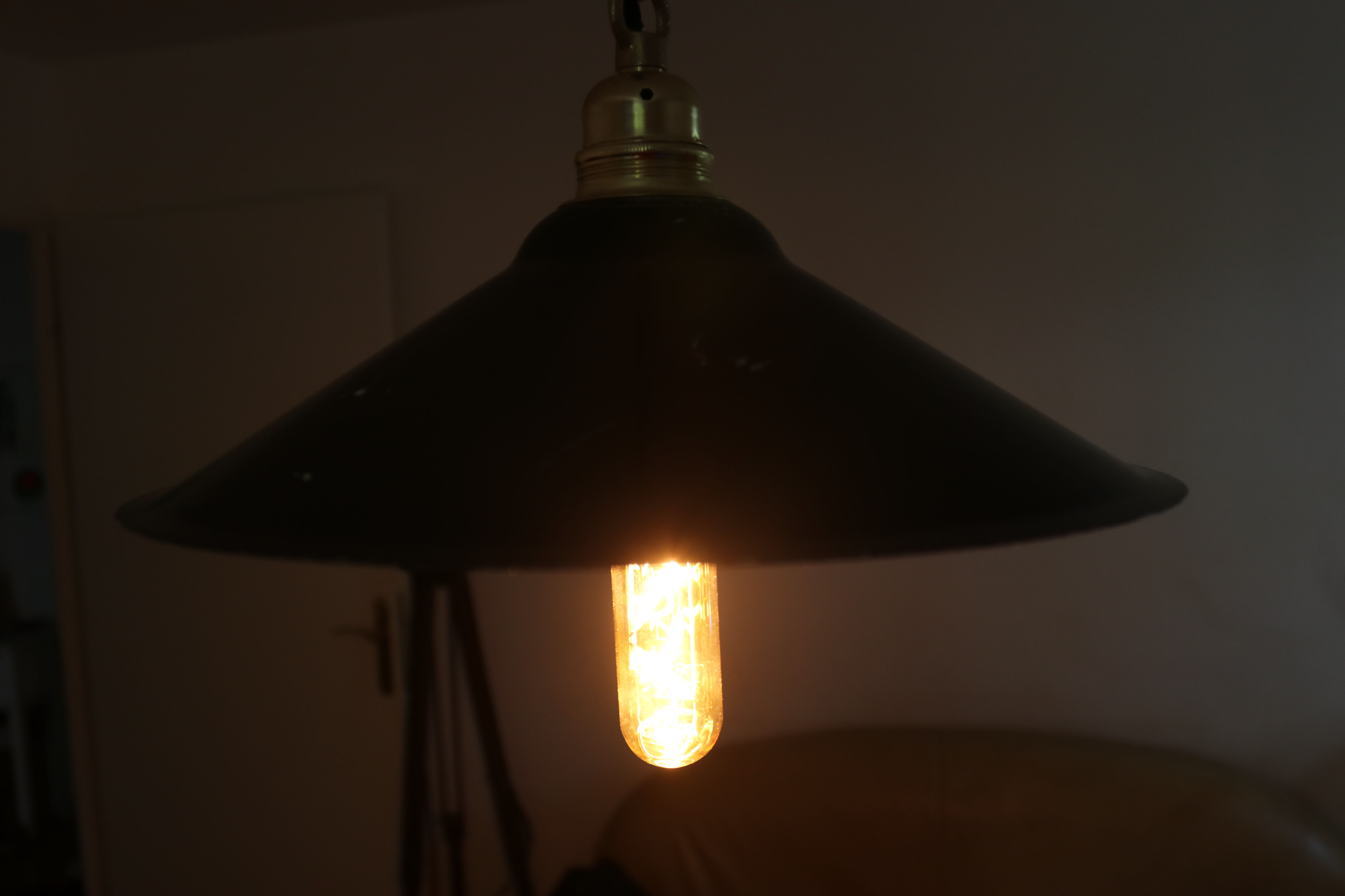 Batch of two industrial hanging lamps