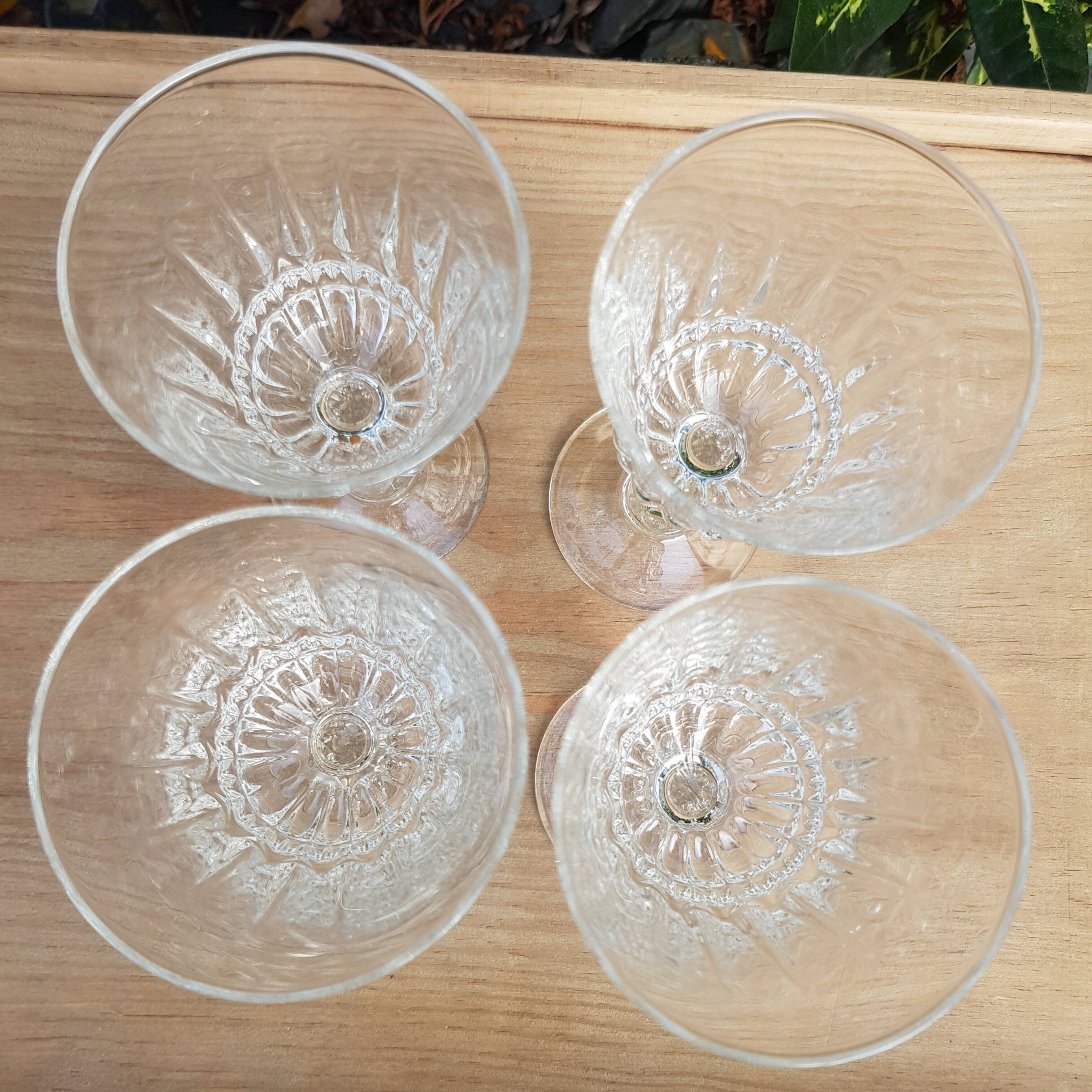 4 stemmed glasses
