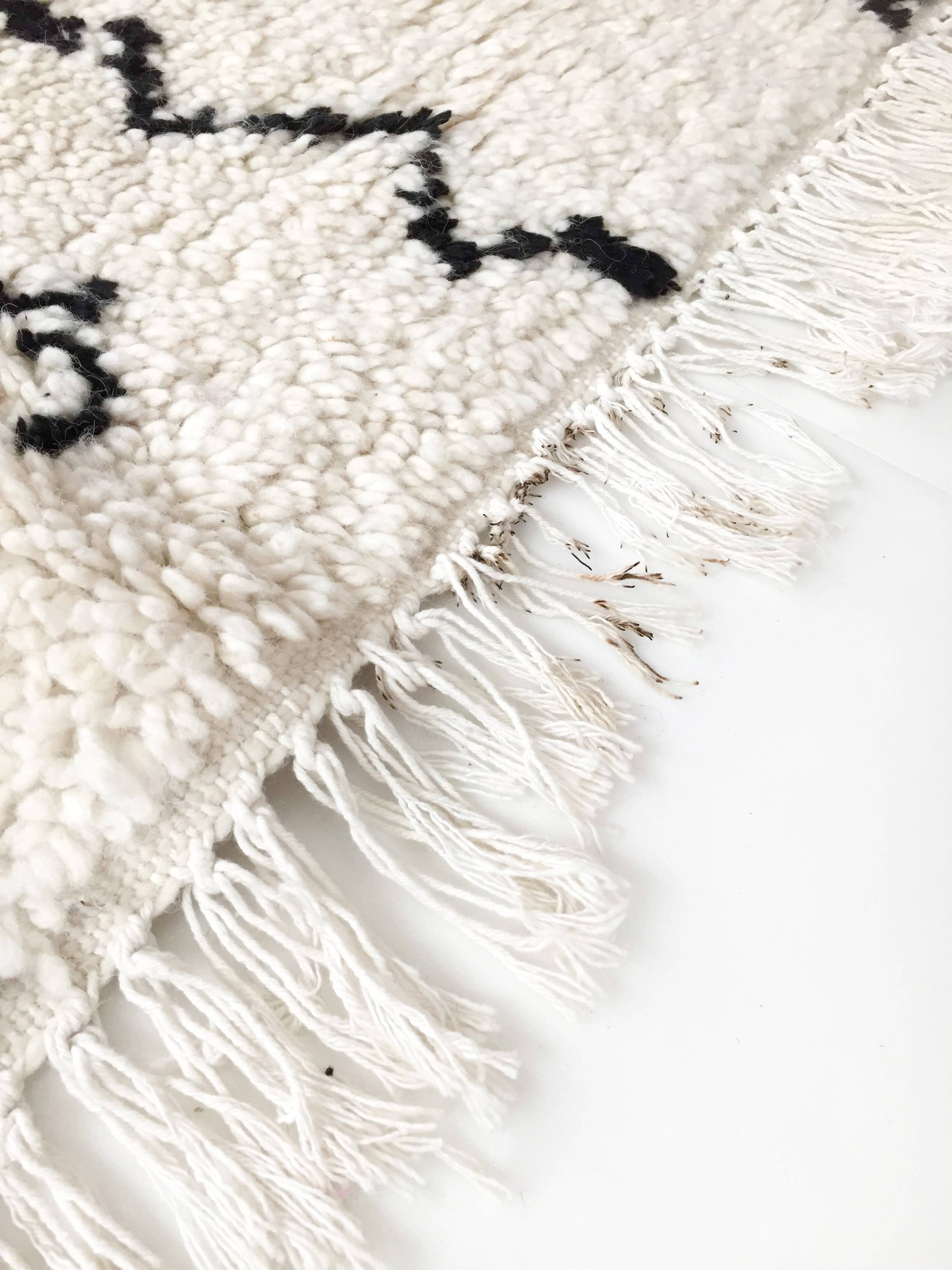 Moroccan Berber rug Azilal ecru and black 2.08x1.33m