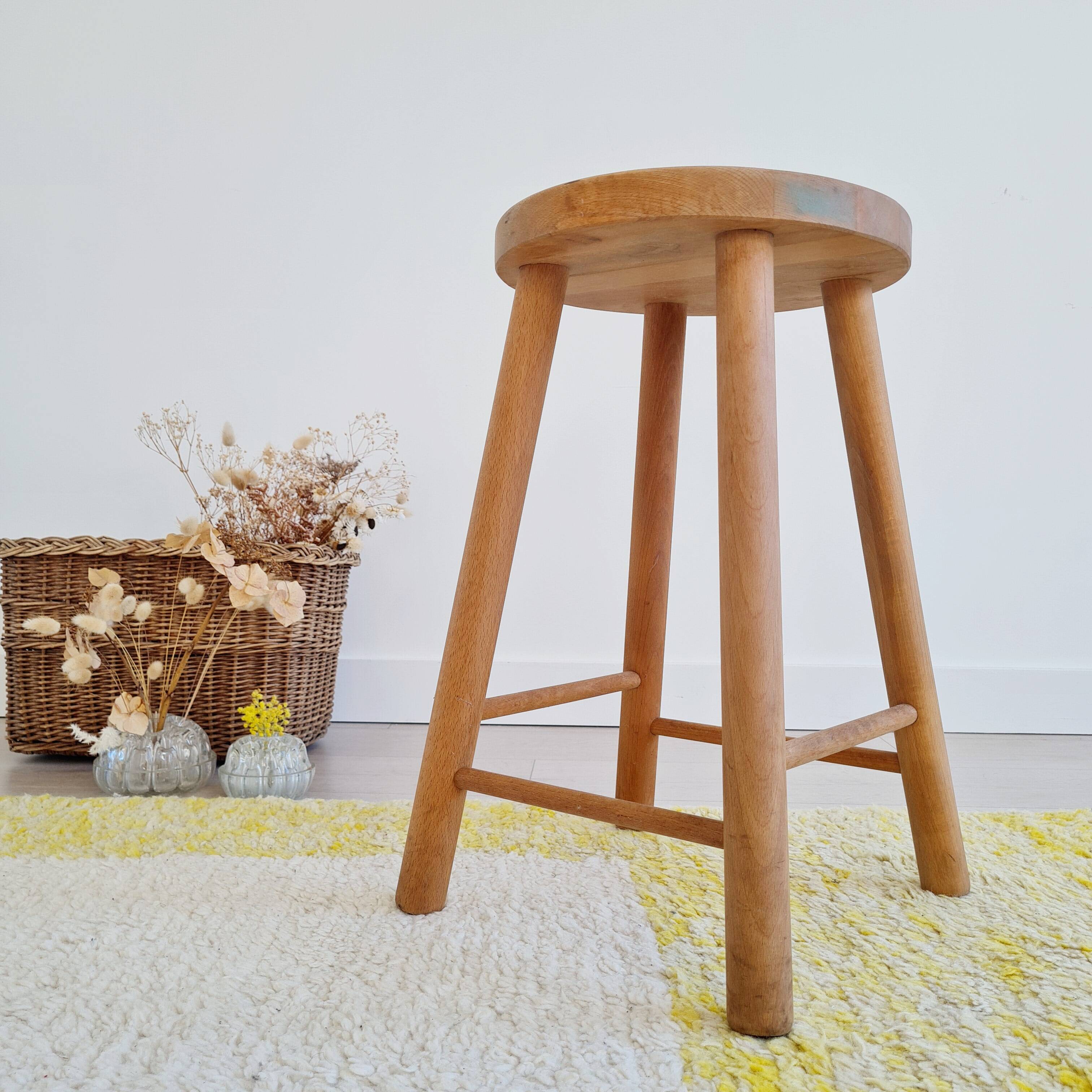 Solid wood stool - saddle