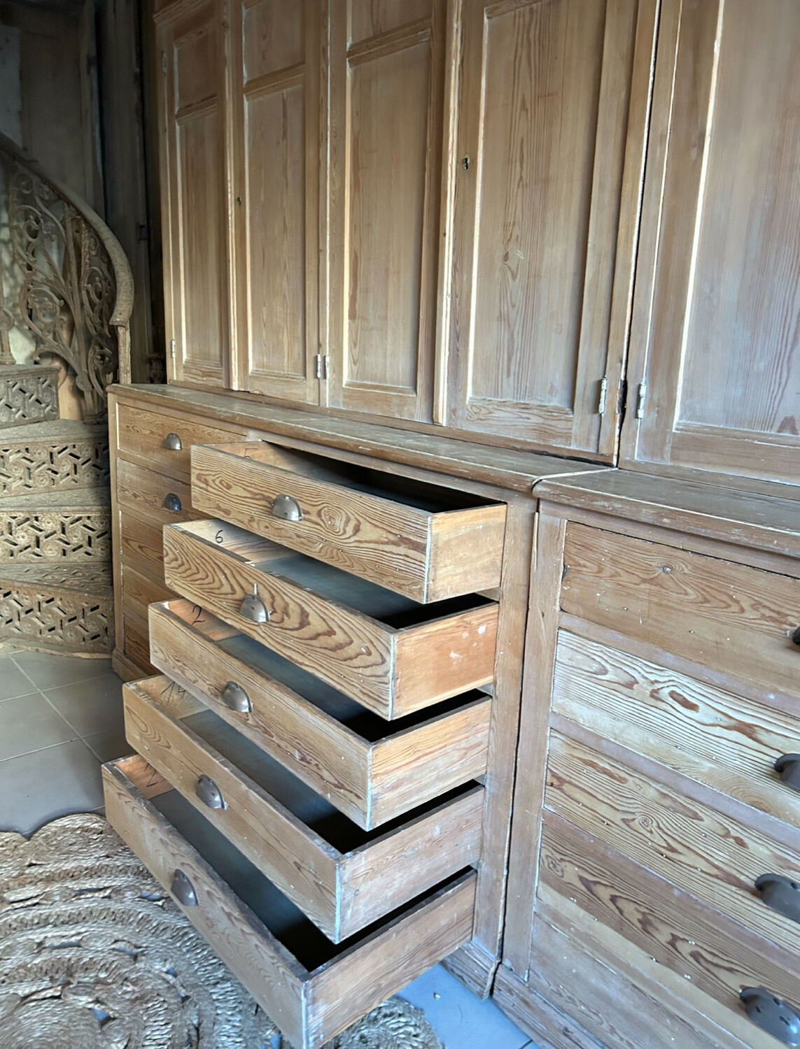 Old workshop furniture, 2 bodies with drawers and a cupboard.