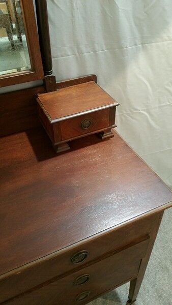 Mahogany hairdresser