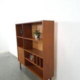 Deens teak vakkenkast met lades en hoge poten, vintage wandkast