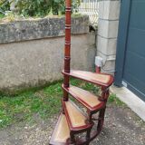 Escalier de bibliothèque ancien en bois