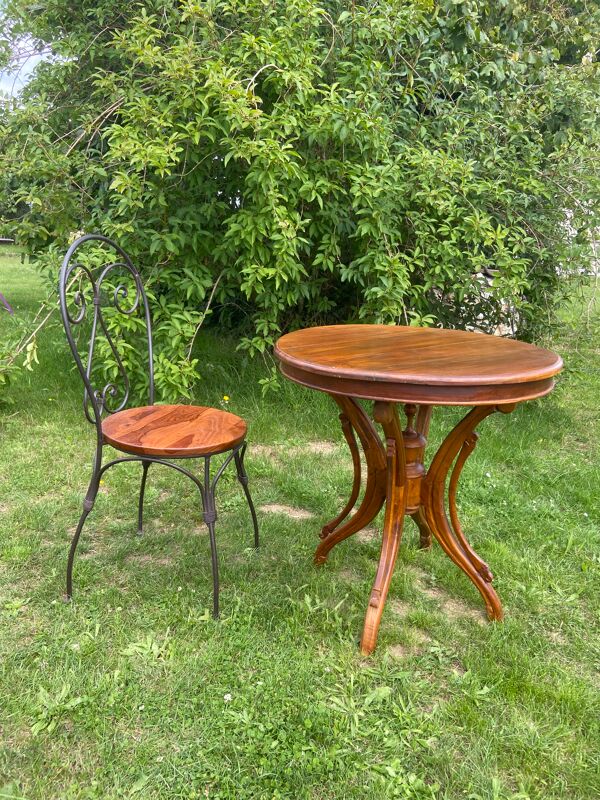 Table ronde et sa chaise en fer forgé