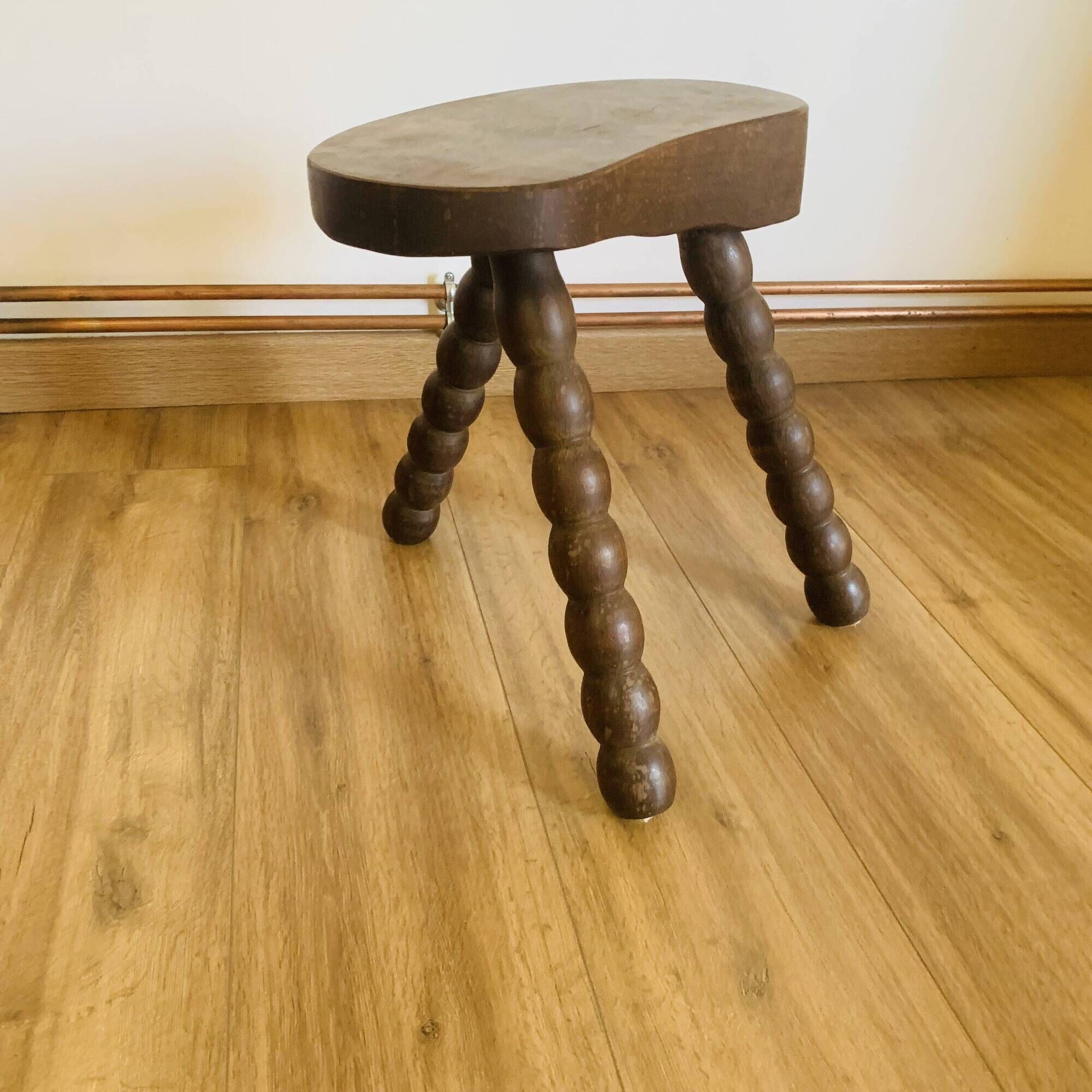 Tabouret vintage à pieds bobines
