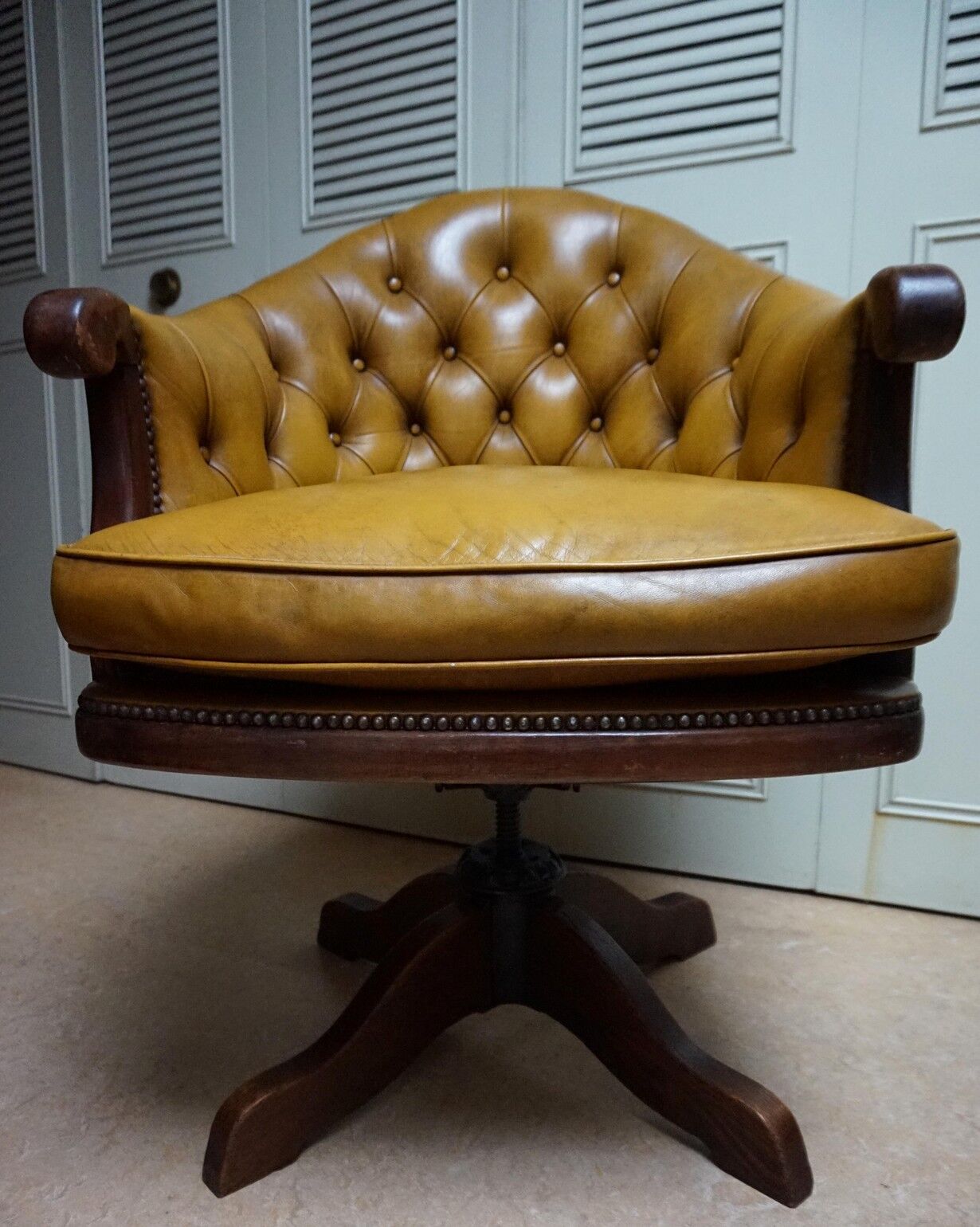 Antique Chesterfield Leather Bankers Swivel & Tilt Office Chair, 1930s