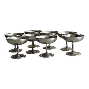 8 grandes coupelles sur