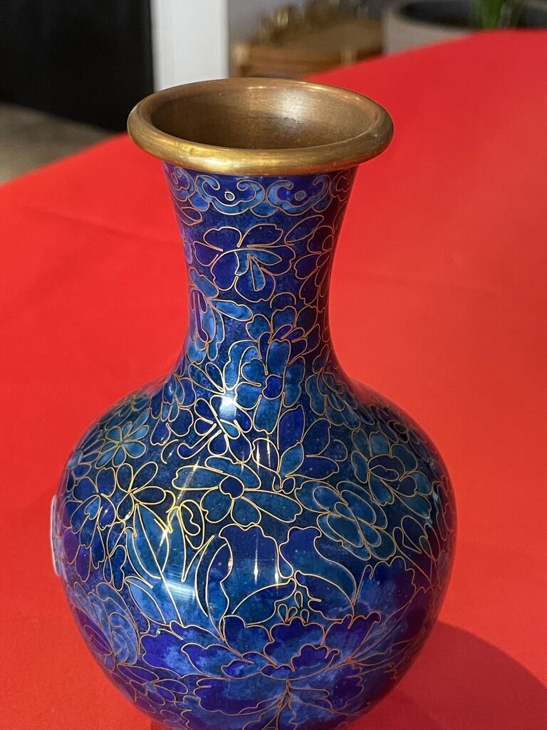 2 vases with floral decoration