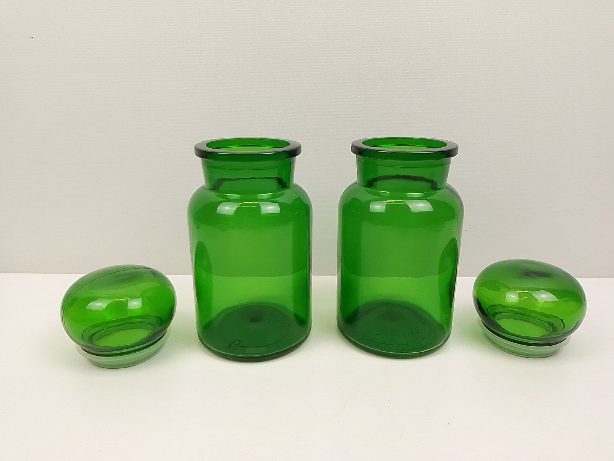 Set of 2 airtight green glass jars 22.5 cm