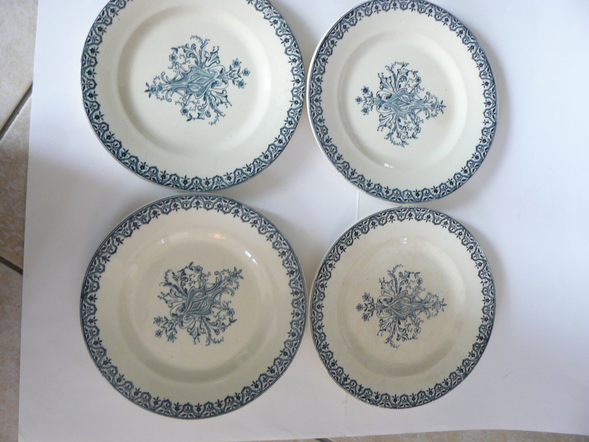 Lot of 4 flat plates Alhambra de Salins iron earth