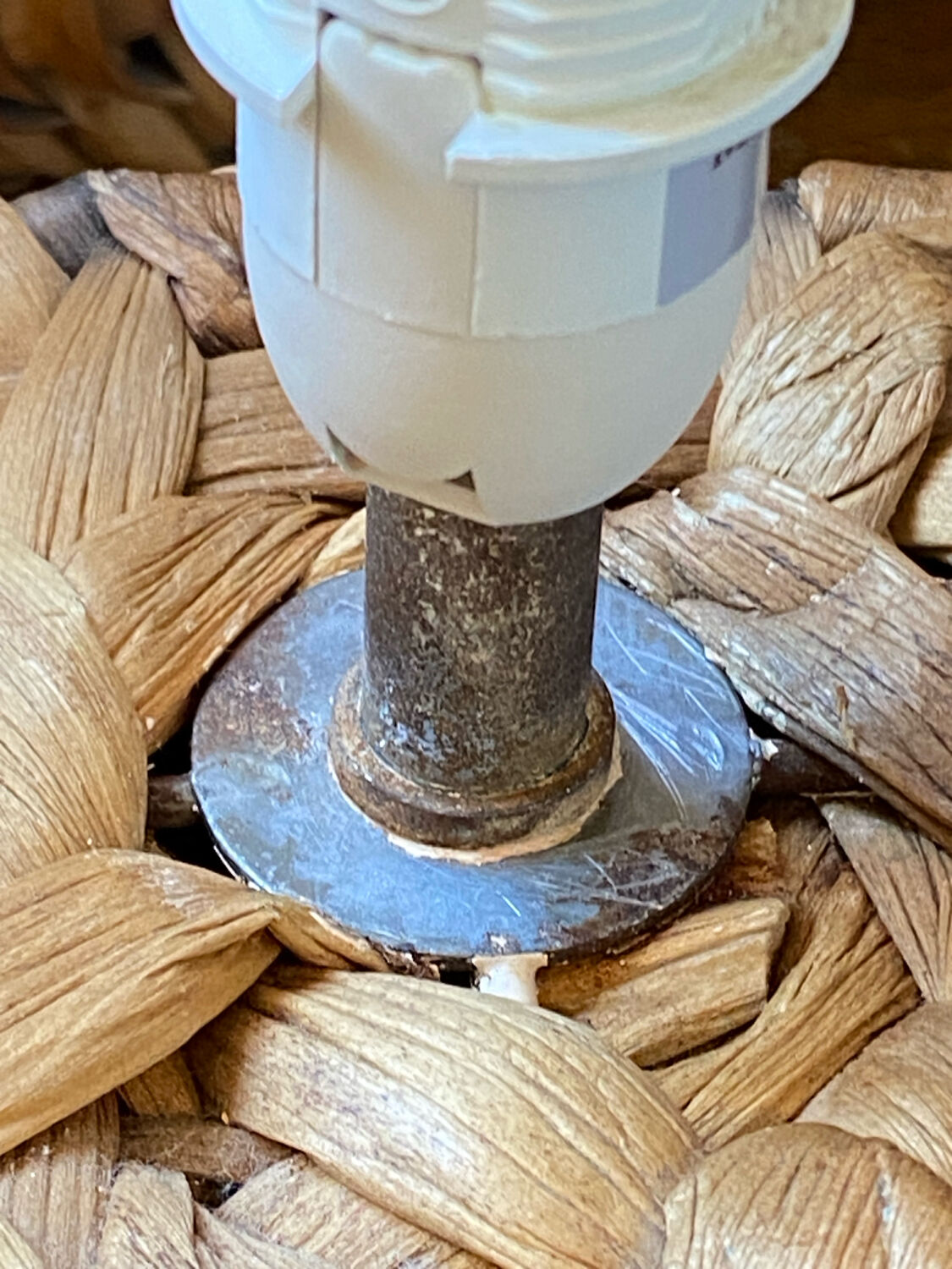 Lamp, natural weaving in water hyacinth fibre.