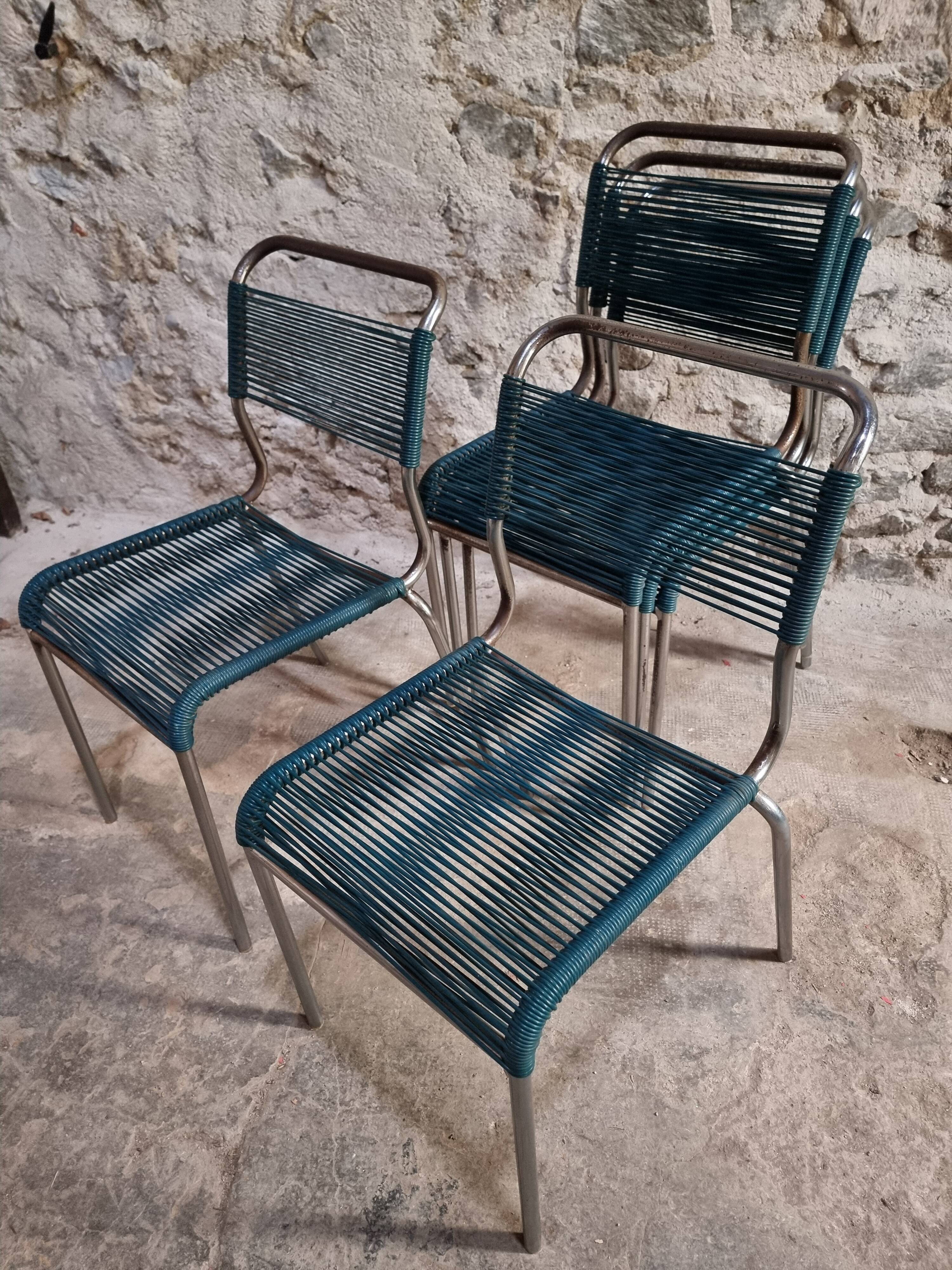 Ensemble de 6 chaises spaghetti françaises avec tabouret assorti – chaises bistrot à cadre chromé – sièges de café vintage empilables – milieu à fin du 20e siècle