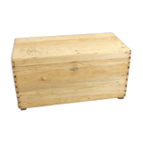 Ancien coffre de sapin