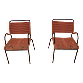 Paire de fauteuils scoubidou vintages.