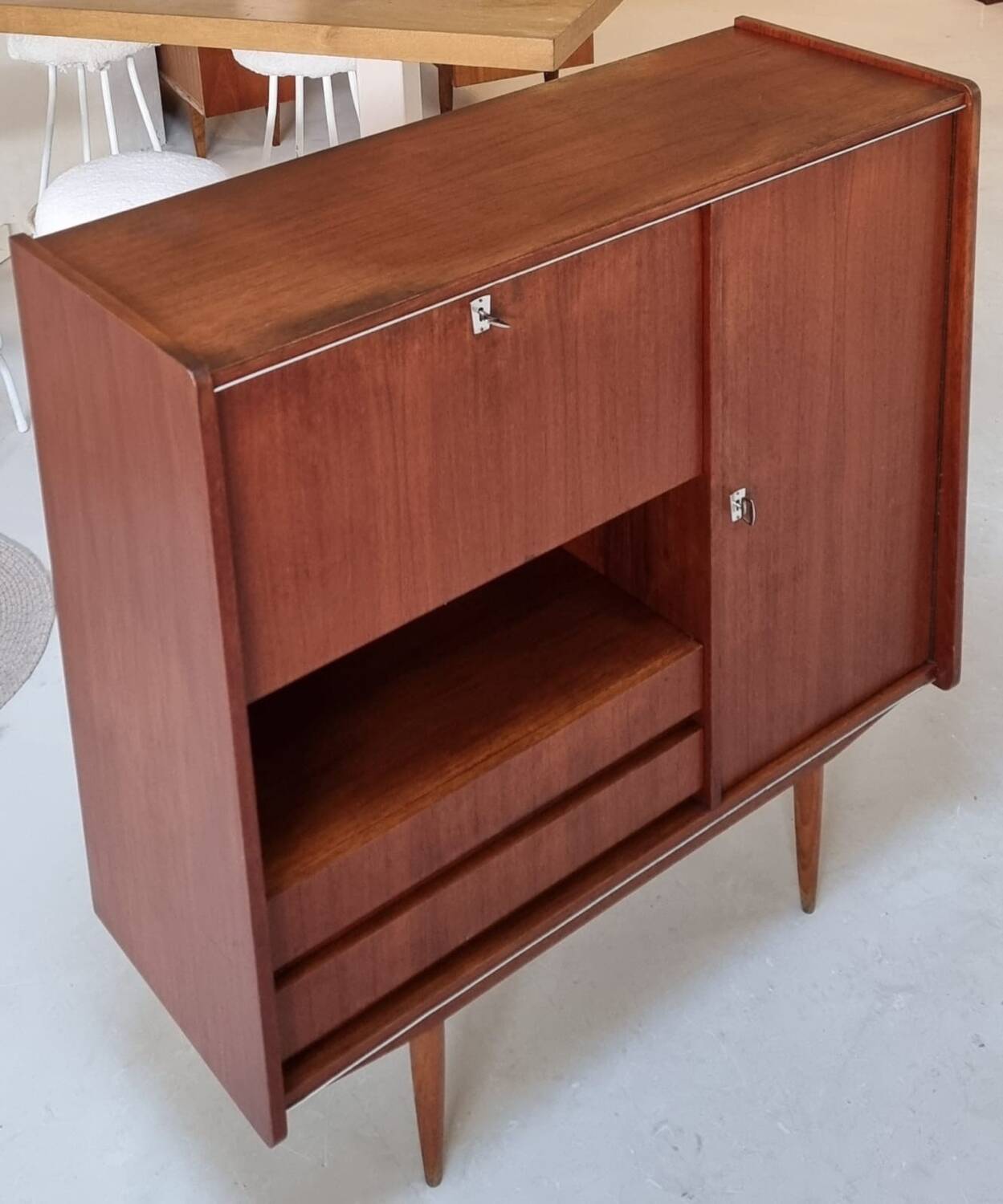 Armoire du milieu du siècle