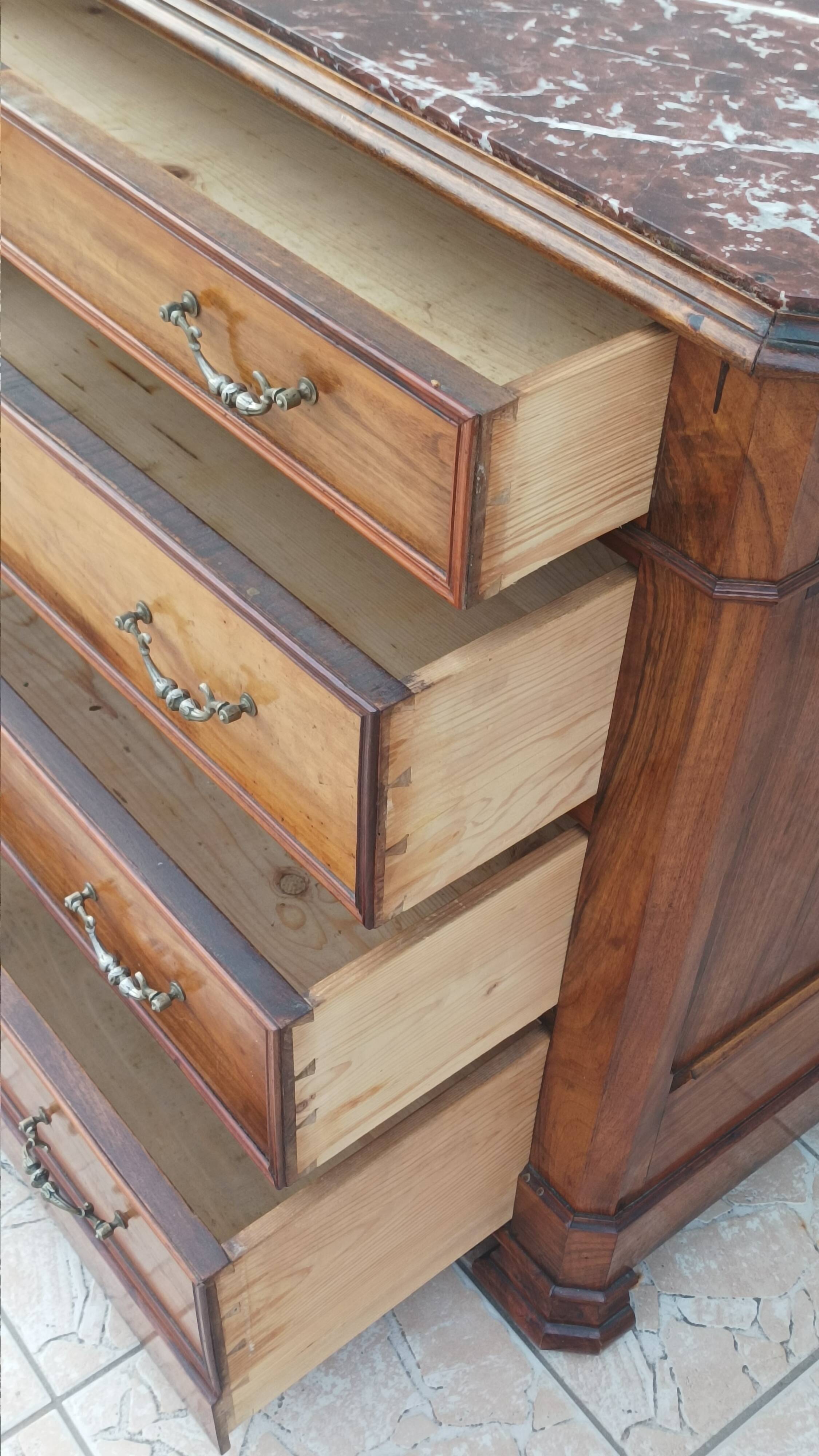 Commode Louis Philippe en noyer