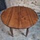 Antique drop-leaf table in French walnut – Oval table with folding extensions on both sides, late 19th century.