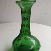Vase en verre soufflé vert début XXème