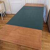 Extendable dining table