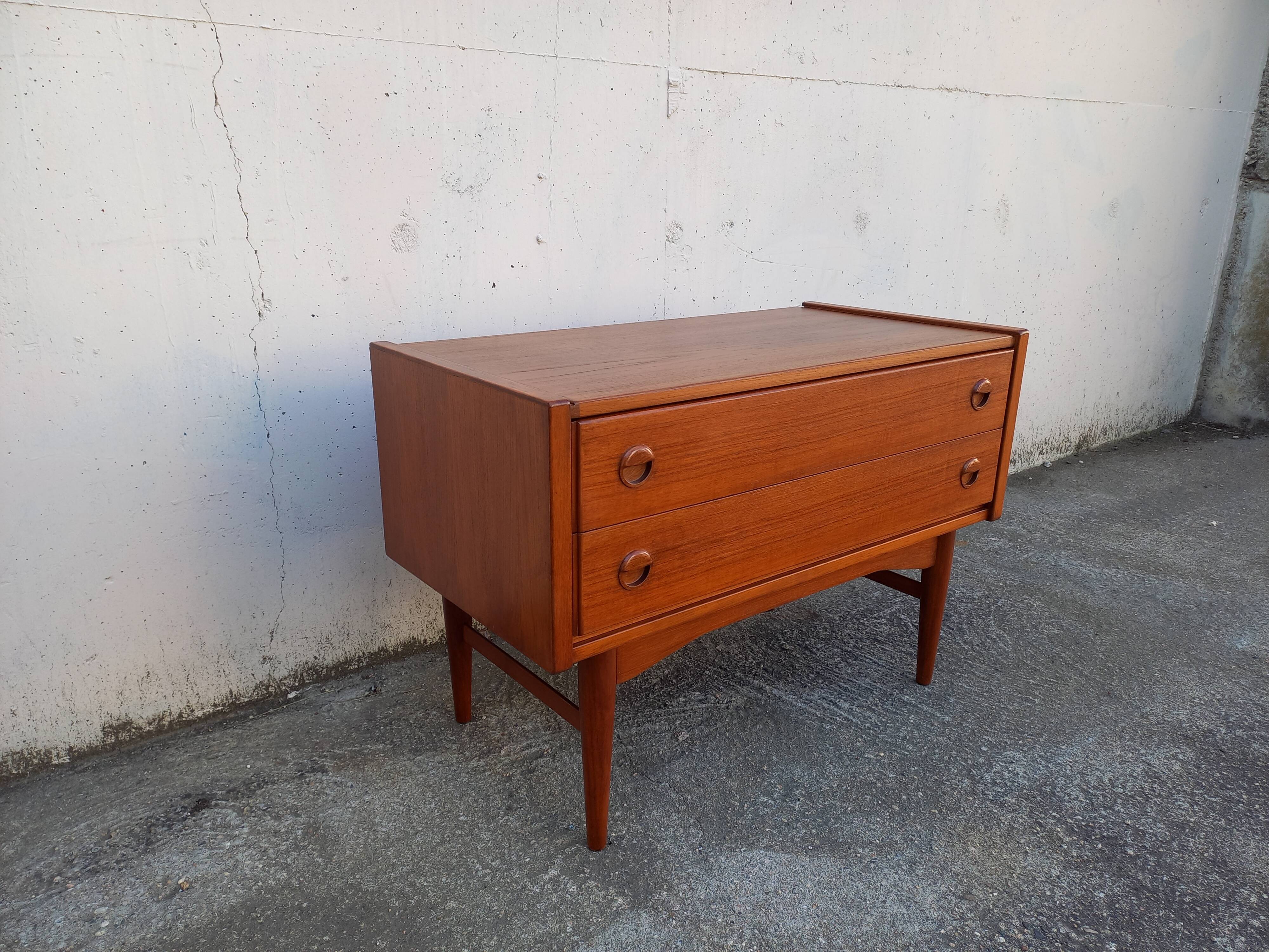 Scandinavian chest of drawers