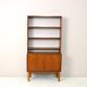 Bibliothèque scandinave avec armoire