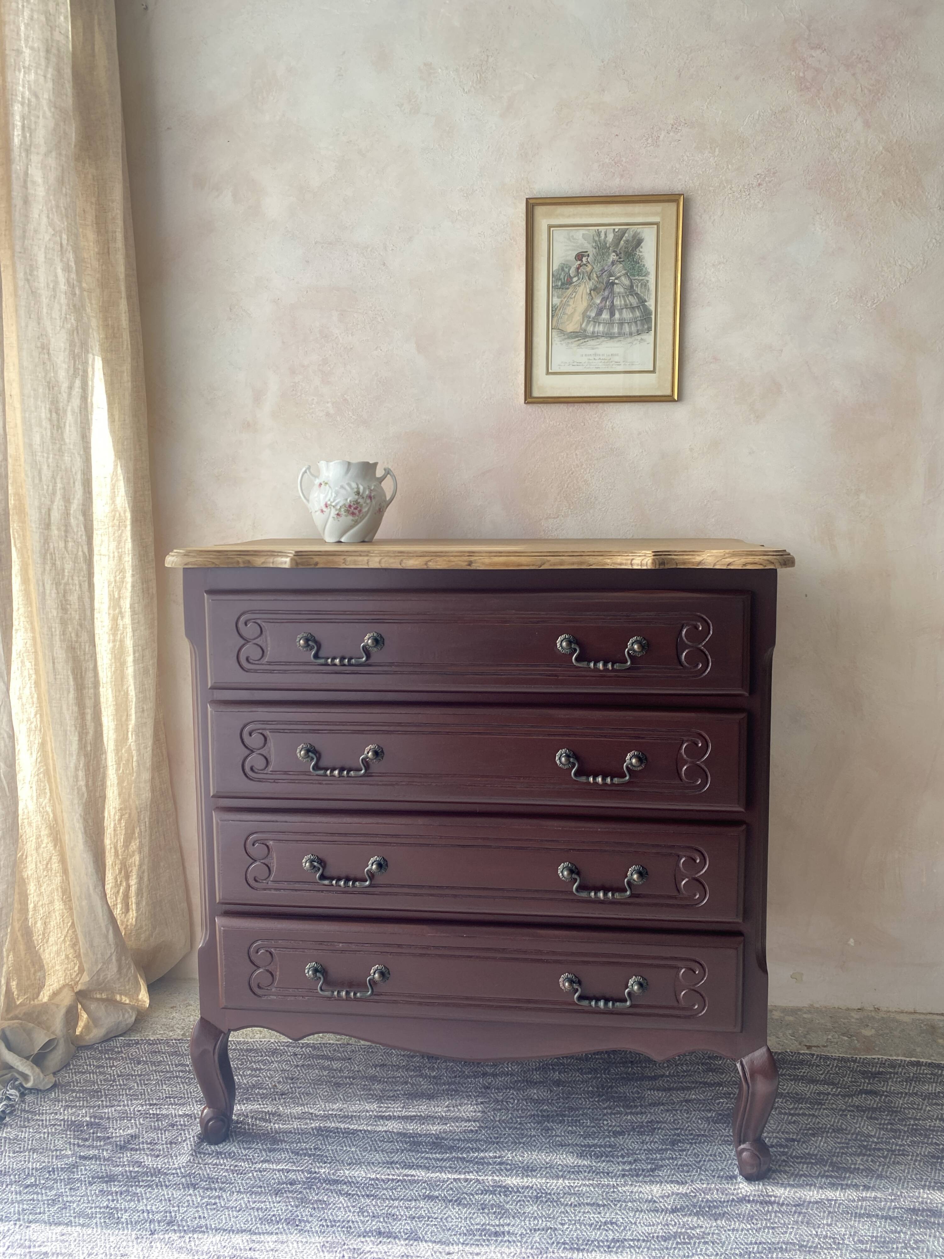 Commode style Louis Xv rénovée - plateau bois naturel et teinte profonde