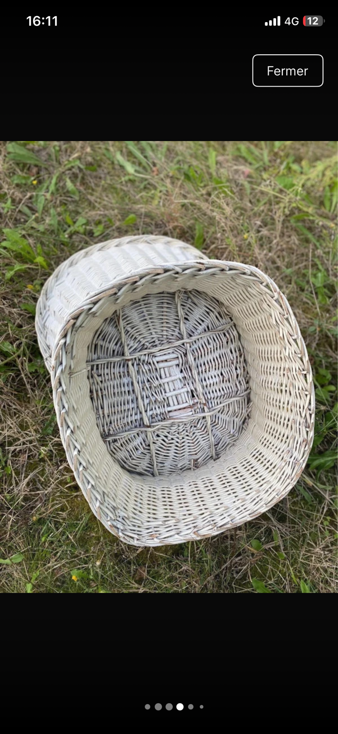Child's armchair in white rattan, excellent condition, vintage.