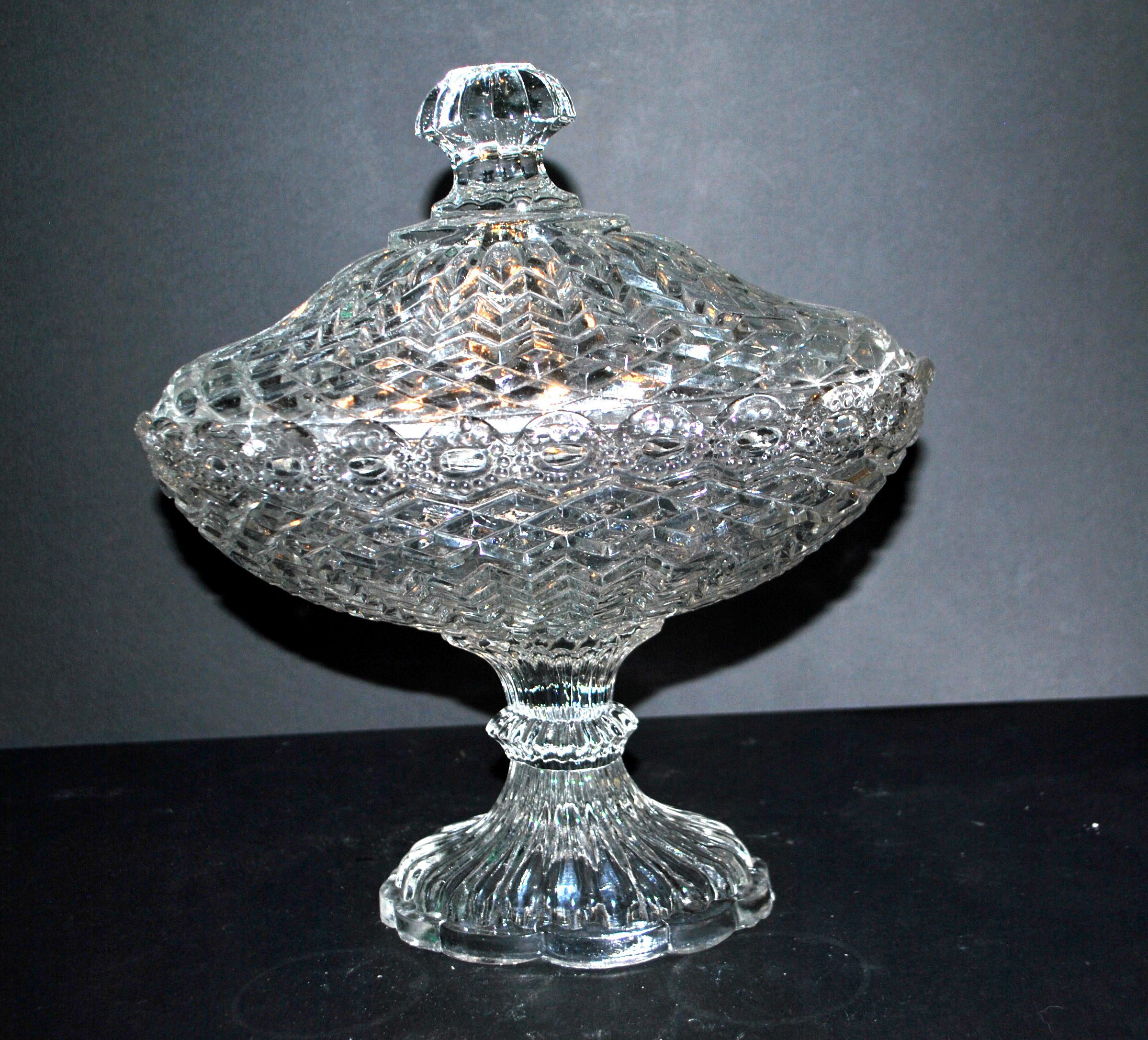 Large oval bonbonnière/dragee dish in molded crystal with diamond and pearl decoration, circa 1900