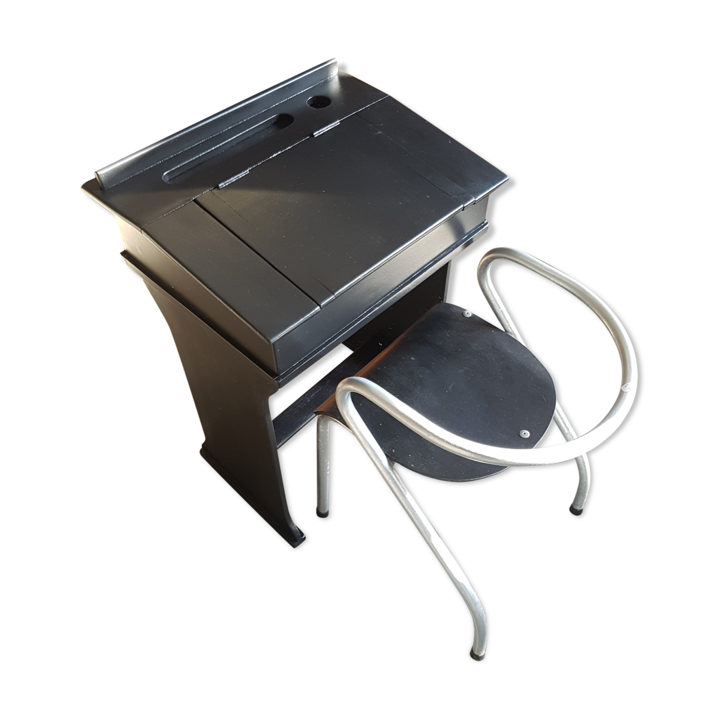 Child desk and chair